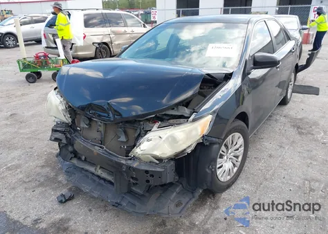 2014 Toyota Camry Le z USA, uszkodzony, nr VIN 4T1BF1FK8EU778712